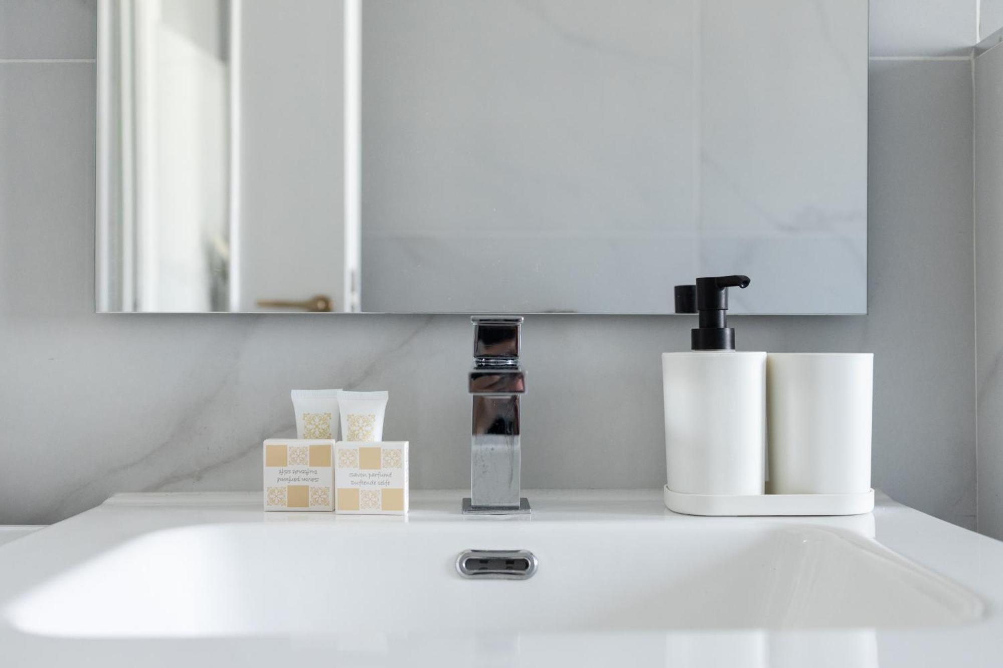 8 Min Dalla Metro Casa Elegante Con Netflix E Wifi Milano Eksteriør billede